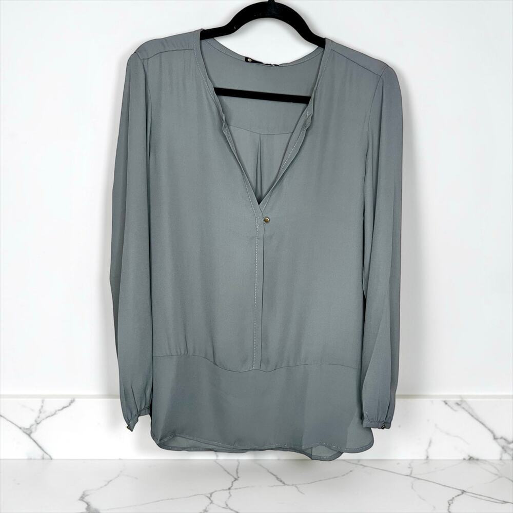 ☀️Krisa Gray Long Sleeve Split Neck Blouse Relaxed Fit Top Size Medium NWT